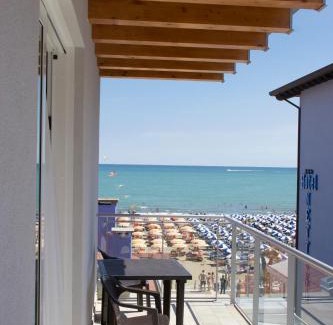 Old Town Apartment | Experience Oceanfront Bliss at Residence la Perla