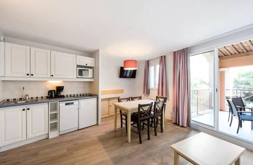 Giens Apartment | Cozy Residence La Pinède - 2 Room Oceanfront Apartment