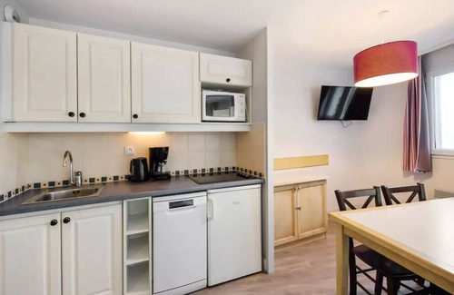 Giens Apartment | Cozy Residence La Pinède - 2 Room Oceanfront Apartment