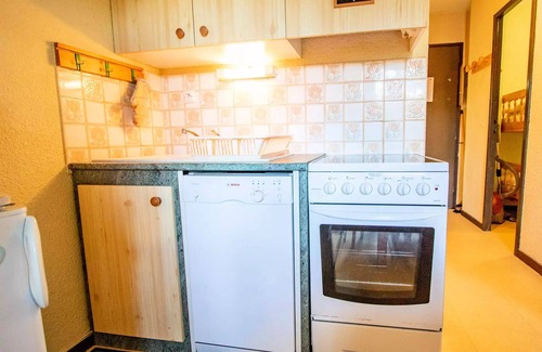 Villarodin-Bourget Apartment | Cozy Residence Les Gentianes - Studio Retreat for 4