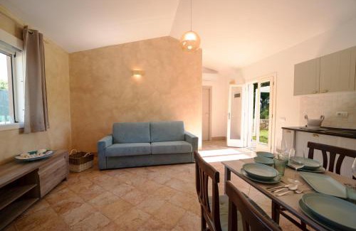 Madonna delle Grazie Apartment | Pet-Friendly Residence Le Grazie Est with Oceanfront Pool