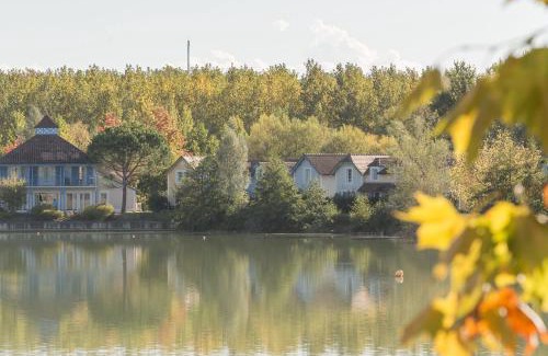 Marciac Apartment | Relax at Residence Le Hameau du Lac - Perfect for Families