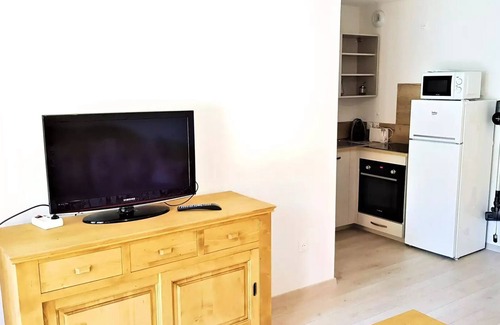 La Joue du Loup Apartment | Cozy Residence Les Chamois Studio with Spa & Kitchen Access