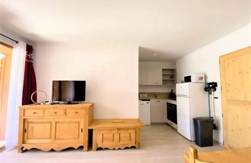 La Joue du Loup Apartment | Cozy Residence Les Chamois Studio with Spa & Kitchen Access