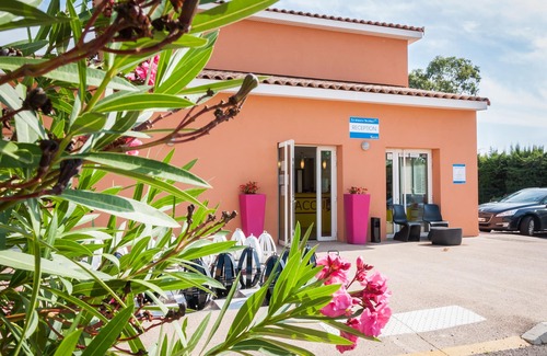 Latour-Bas-Elne House | Relaxing Stay at Residence Les Demeures Torrellanes