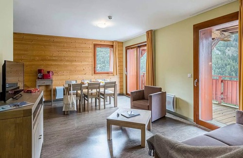 Vaujany Apartment | Inviting Residence Les Epinettes - Cozy Studio for 2 Guests
