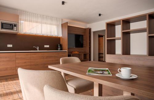 Resia Apartment | Top-Rated Residence Lex: Pet-Friendly with Hot Tub Access