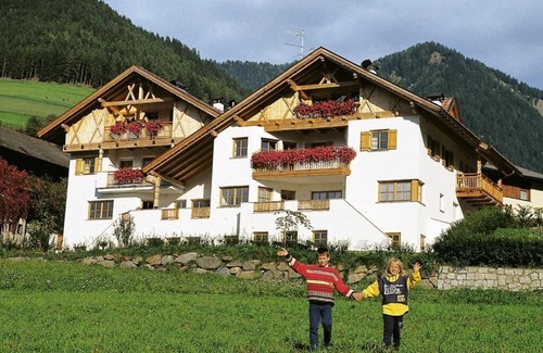 Luson House | Discover Residence Lusina: Pet-Friendly with Spa & Restaurant