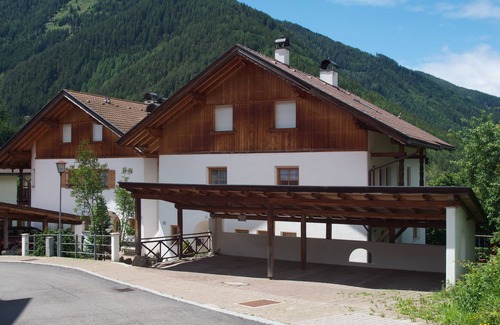 Luson House | Discover Residence Lusina: Pet-Friendly with Spa & Restaurant
