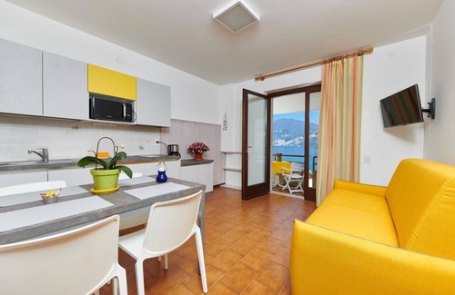 Cassone Apartment | Family-Friendly Residence Mariu Apartment with Ocean View