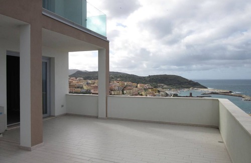 Castelsardo House | Top-Rated Residence Miramare: Family-Friendly Retreat