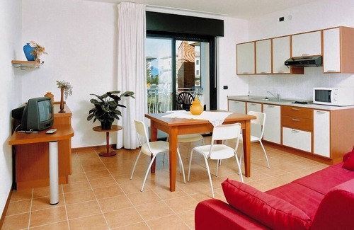 San Benedetto di Lugana Apartment | Top-Rated Residence Nettuno with Oceanfront Pool Access