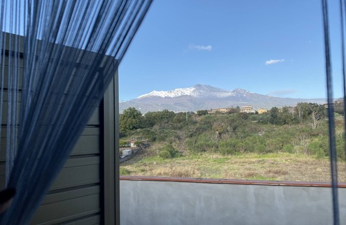 Archi Apartment | Pet-Friendly Residence New Etna View with Kitchen & Breakfast