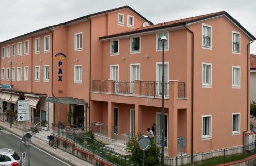 Fiumaretta Apartment | Stylish Residence Pax: Oceanfront Stay with Great Amenities