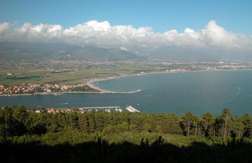 Fiumaretta Apartment | Stylish Residence Pax: Oceanfront Stay with Great Amenities