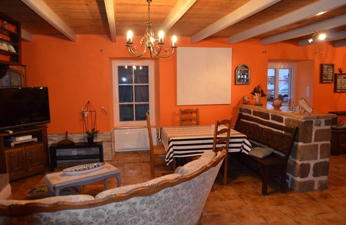 Cast Other | Inviting Residence Picabreiz: Family-Friendly and Accessible