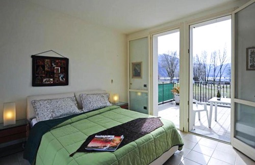 Porlezza Apartment | Explore Residence Porto Letizia: Family-Friendly Getaway