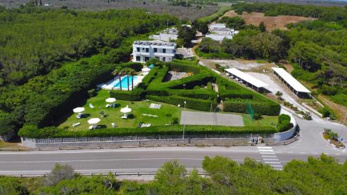 Torre Specchia Ruggeri Apartment | Residence Punta Cassano: Poolside Bliss by the Beach