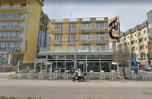 Sottomarina Hotel | Family-Friendly Residence Rex with Kitchen Amenities