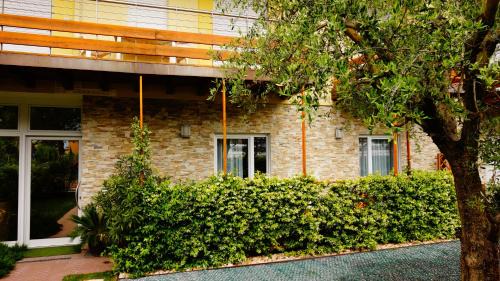 Riva del Garda Apartment | Cozy Residence Rivachiara with Ocean Views and Pool Access