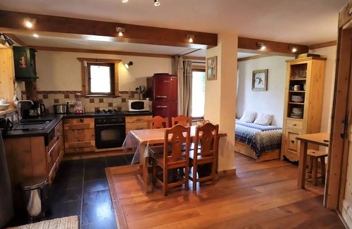 Beaufort Apartment | Cozy Residence Roche Plane: Family-Friendly 2-Room Retreat