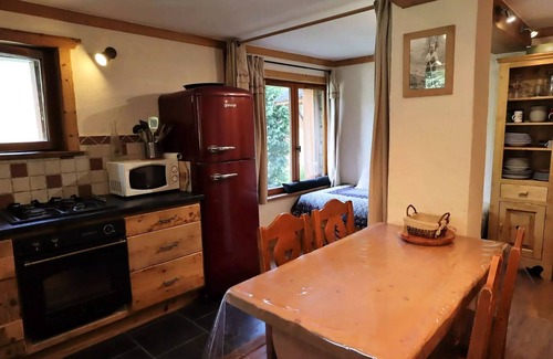 Beaufort Apartment | Cozy Residence Roche Plane: Family-Friendly 2-Room Retreat