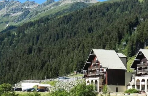 Le Pleynet Apartment | Cozy Residence Roches Noires Studio for 4 with Great Amenities