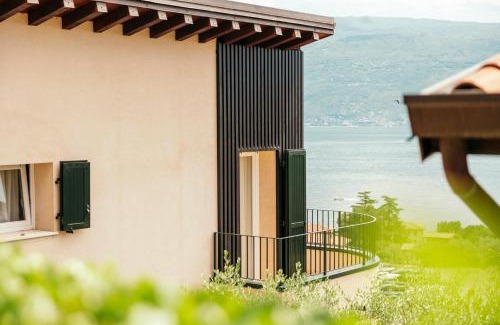 Bogliaco Apartment | Pet-Friendly Residence San Carlo with Oceanfront Views