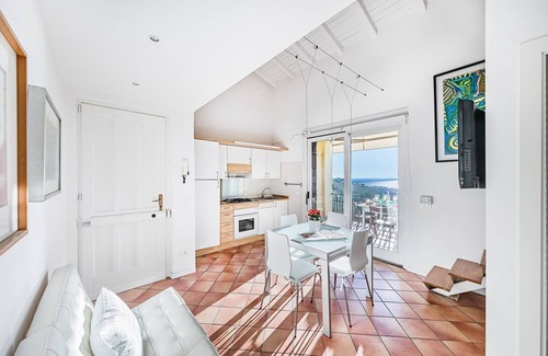 Soiano del Lago Apartment | Tranquil Residence Stropea 5 with Pool & Breakfast