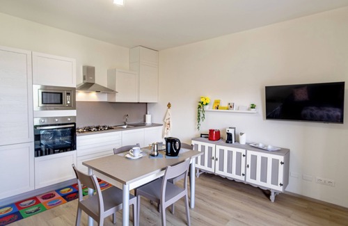 Arona Apartment | Discover Residence The Camellia Wheel 24 with Spa & Breakfast
