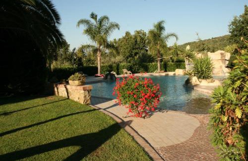 Laureana Cilento Apartment | Unforgettable Stay at Residence Villa Rosi, Rated 10/10