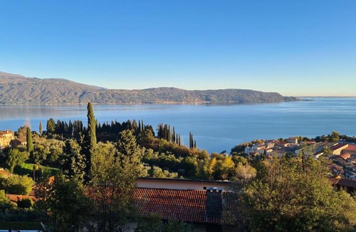 Pulciano Apartment | Discover Residence Virgilio Blue: Pet-Friendly Retreat