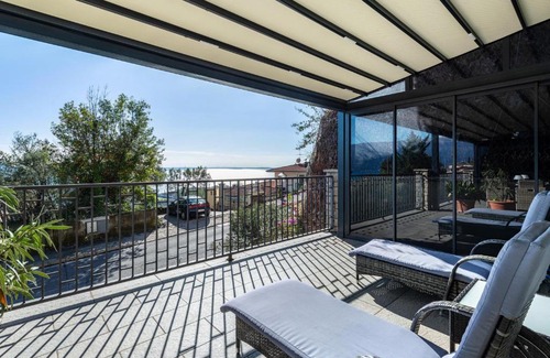 Pulciano Apartment | Experience Comfort at Residence Virgilio Green Hotel