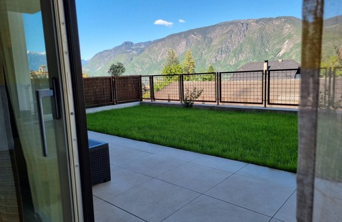 Nalles Apartment | Modern Residence Weinberg 8: Guest Rated 10/10 Getaway