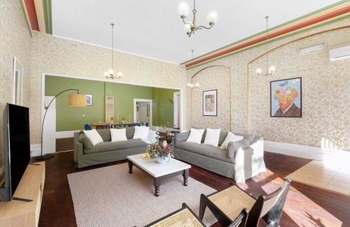 Fitzroy House | Inviting Residence - White House Fitzroy with Family Amenities