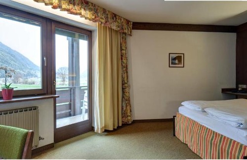 Sand in Taufers Hotel | Welcoming Residence Wiesenhof with Breakfast & Accessibility