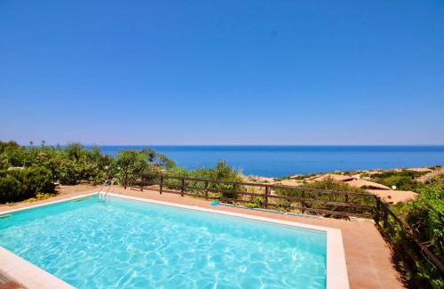 Costa Paradiso Apartment | Residence with swimming-pool in Costa Paradiso, apartments 6 beds with private outdoor area