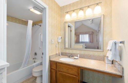 Merrimack Hotel | Pet-Friendly Residences at Daniel Webster with Pool Access