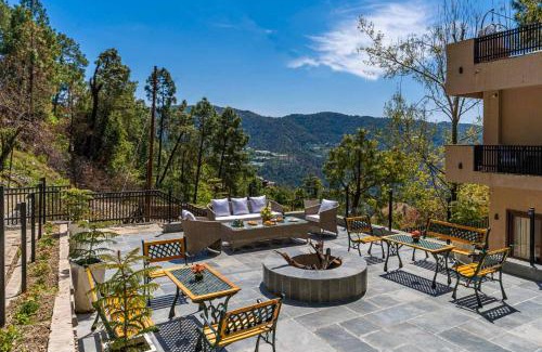 Chail Villa | Relax at StayVista Residences with Pet-Friendly Amenities