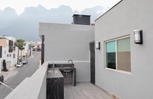 Monterrey House | Elegant Cumbres Elite Residencia for Six Guests