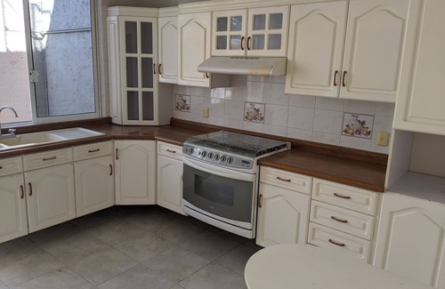 Queretaro House | Convenient Stay at Residencia para Ejecutivos with Spa & Breakfast