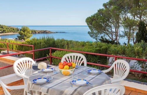 Llanca House | Relaxing Oceanfront Retreat at Residencial Cap de Grifeu