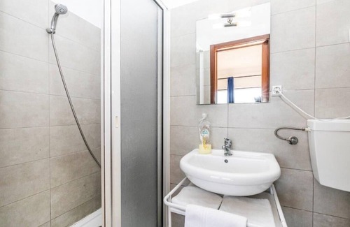 Charneca de Caparica e Sobreda Hotel | Family-Friendly Stay at Residencial Lareira do Pinheirinho