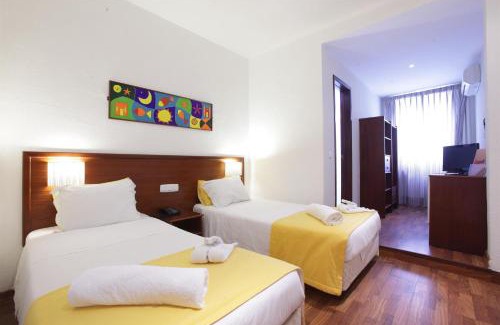 Costa de Caparica Hotel | Family-Friendly Stay at Residencial Mar e Sol with Dining
