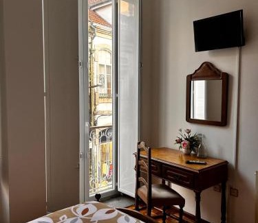 Vila Real Bed & Breakfast | Family-Friendly Residencial Real - Antiga Rosas Getaway
