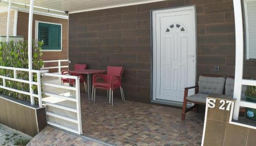Seixal Other | Relaxing Retreat at Residencial T2 no Parque Verde