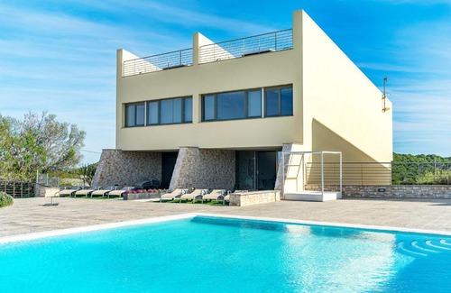 Cala Lliteres Apartment | Elegant Residencial Xaloc: 4-Star Retreat with Pool & Hot Tub