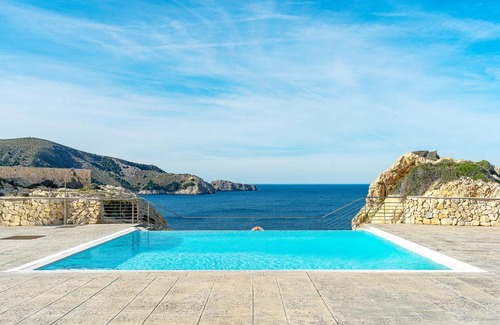 Cala Lliteres Apartment | Elegant Residencial Xaloc: 4-Star Retreat with Pool & Hot Tub