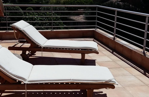 Sanary-sur-Mer Villa | Relaxing Stay Near Portissol Beach with Ocean Views