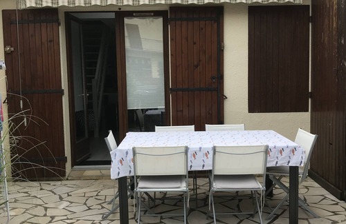 Vaux-sur-Mer House | Cozy Home for 4 with Garden, Steps from the Beach